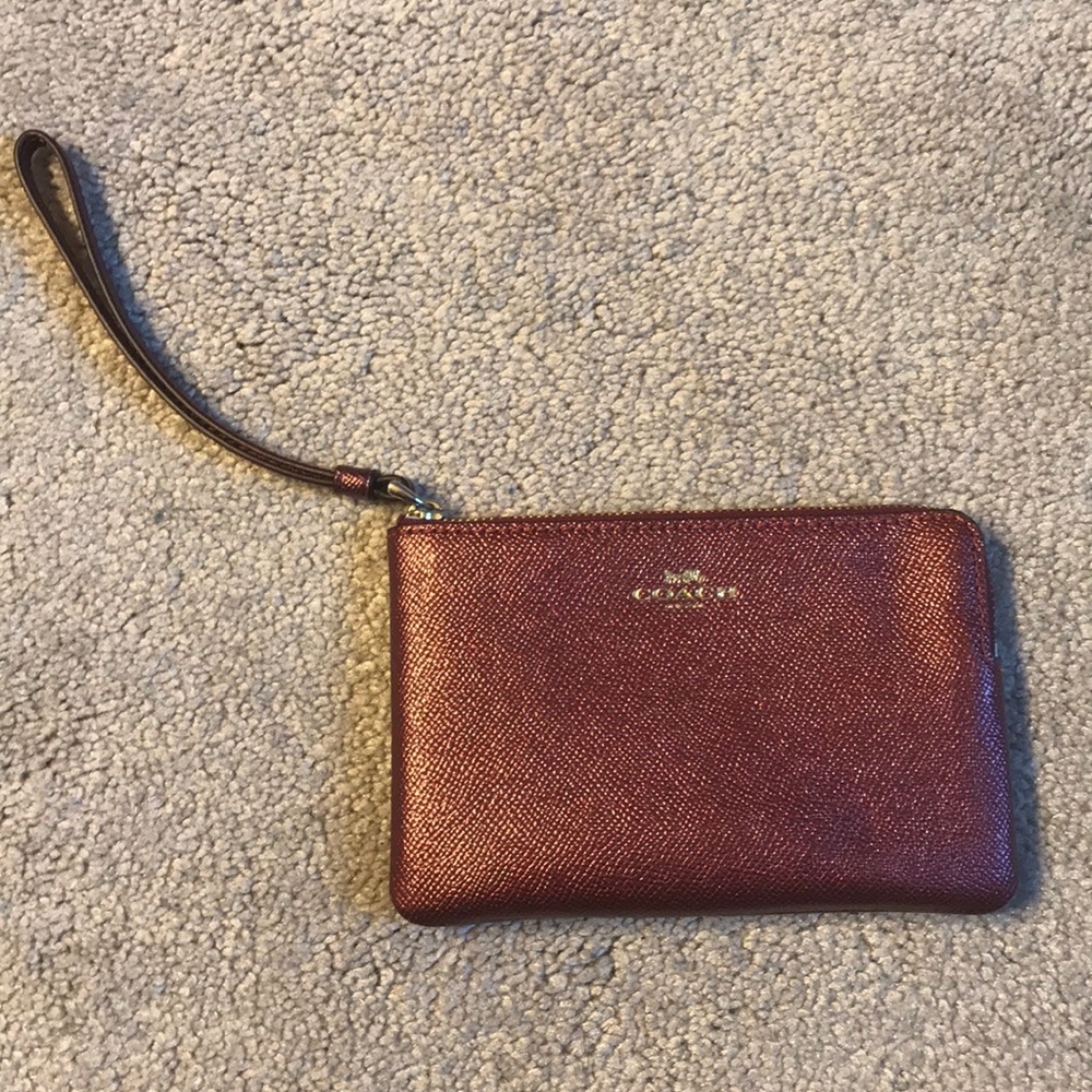 Couch wristlet